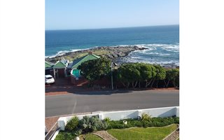 5 Bedroom House in Yzerfontein
