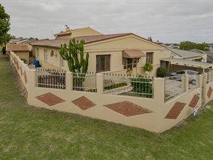 4 Bed House in Newton Park
