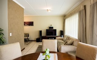 2 Bedroom Duplex in Maroeladal