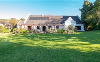 5 Bedroom House in Constantia