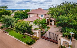 4 Bedroom House in The Meadows