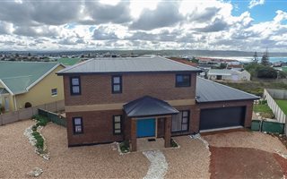 3 Bedroom House in Stilbaai