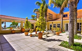 1200 m² Commercial space in Victoria Bay