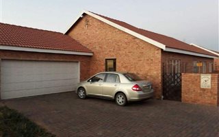 2 Bedroom Townhouse in Meiringspark