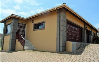 3 Bedroom Townhouse in Shelly Beach