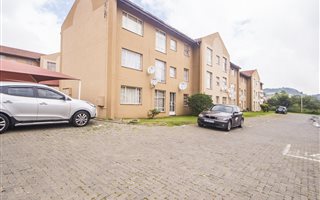 3 Bedroom Apartment in Alan Manor