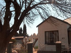 2 Bed House in Roodepoort North