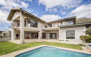 5 Bedroom House in Stonehurst Mountain Estate
