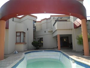 4 Bed House in Silver Lakes Golf Estate
