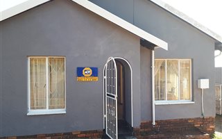 3 Bedroom House in Zakariyya Park