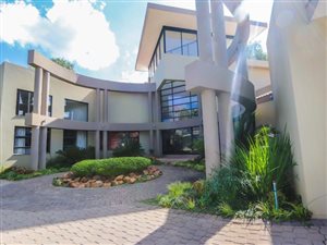 6 Bed House in Three Rivers East
