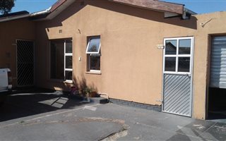 3 Bedroom House in Heather Park