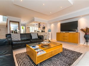 3 Bed Apartment in Illovo