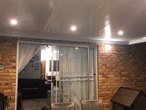 2 Bed Townhouse in Weltevreden Park