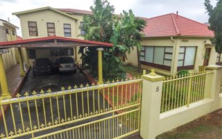 10 Bedroom House in Ndabeni