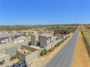 412 m² Land available in North Riding AH