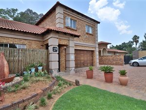 6 Bed House in Comet
