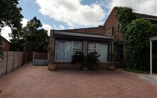 4 Bedroom House in Vredenburg