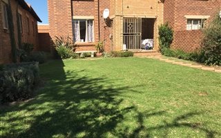 2 Bedroom Apartment in Mooikloof Ridge