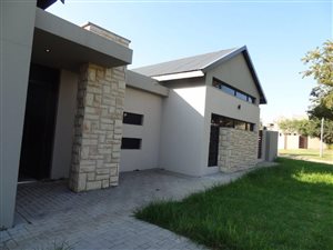 4 Bed House in Copperleaf
