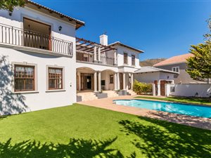 4 Bed House in Silvertree Estate