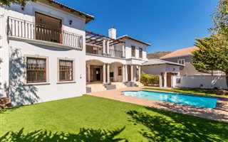 4 Bedroom House in Silvertree Estate