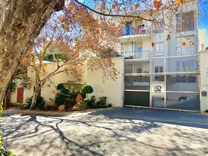 1 Bed Apartment in Parktown North