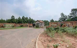 5001 m² Land available in Mooikloof Equestrian Estate