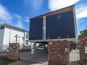 1 Bed Apartment in West Hill