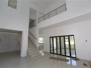 5 Bed House in Lakefield