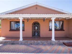 3 Bed House in Grassy Park