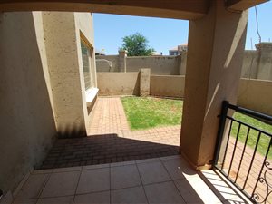 2 Bed Apartment in Ruimsig