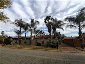 6 Bed House in Edelweiss