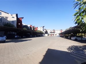 2 Bed Apartment in Rooihuiskraal North