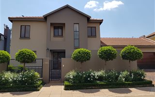 3 Bedroom Duet in Irene View Estate