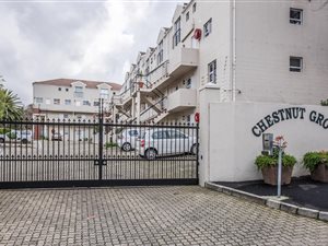 2 Bed Apartment in Wynberg Upper