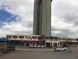 7424 m² Office Space in Elma Park