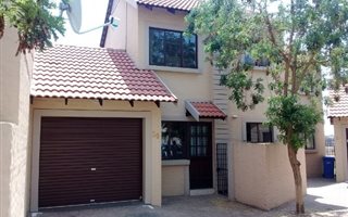 2 Bedroom Duplex in Mooikloof Equestrian Estate