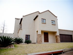 4 Bed House in Zwartkop Golf Estate
