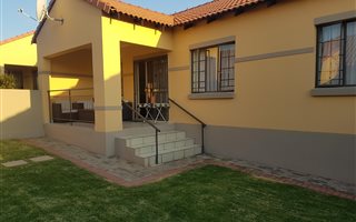 2 Bedroom Townhouse in Mooikloof Ridge