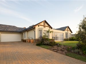 3 Bedroom House in Waterfall Valley Retirement Estate