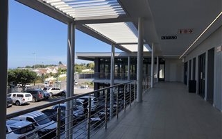 210 m² Commercial space in Sunningdale