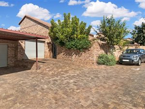 2 Bed Townhouse in Hennopspark