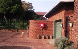 3 Bedroom Duplex in Lyttelton Manor