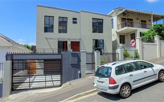 2 Bedroom Apartment in Vredehoek