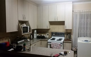 2 Bedroom House in Brackendowns