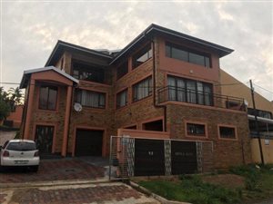 6 Bed House in Mobeni