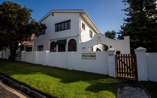 2 Bedroom Townhouse in Fish Hoek