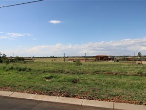 8312 m² Land available in Grimbeek Park