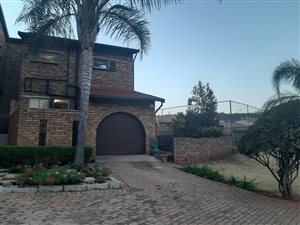 3 Bed Townhouse in Helderkruin